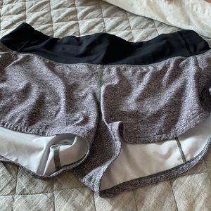 Lululemon size 4 2.5 inch